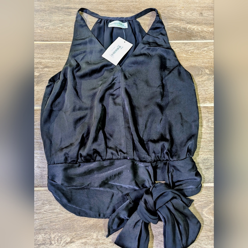 Chic Black Sleeveless Blouse